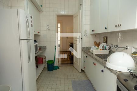 Casa à venda com 550m², 4 quartos e 4 vagasCozinha