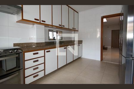 Casa para alugar com 372m², 5 quartos e 2 vagasCozinha