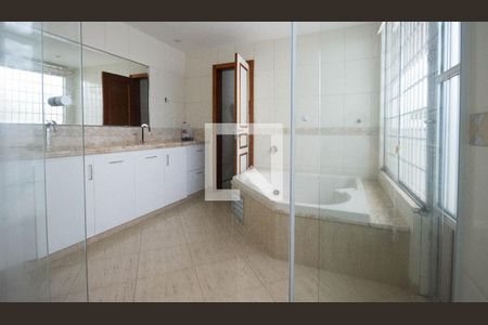 Casa para alugar com 372m², 5 quartos e 2 vagasBanheiro do Quarto 3