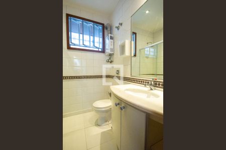 Casa para alugar com 372m², 5 quartos e 2 vagasBanheiro do Quarto 2