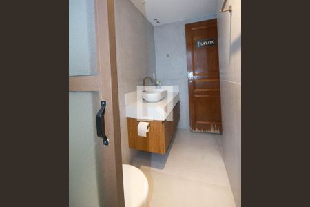 Casa para alugar com 372m², 5 quartos e 2 vagasBanheiro Social