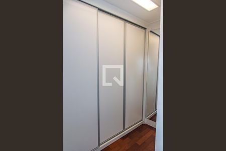Apartamento à venda com 100m², 2 quartos e 2 vagas Apartamento à venda com 100m², 2 quartos e 2 vagasCloset