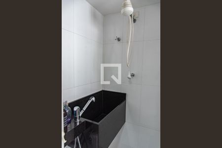 Apartamento à venda com 100m², 2 quartos e 2 vagas Apartamento à venda com 100m², 2 quartos e 2 vagasBanheiro de serviço