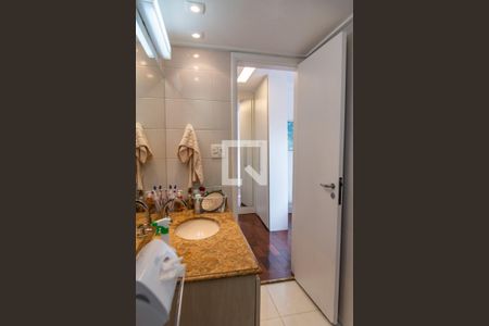 Apartamento à venda com 100m², 2 quartos e 2 vagas Apartamento à venda com 100m², 2 quartos e 2 vagasBanheiro da suíte