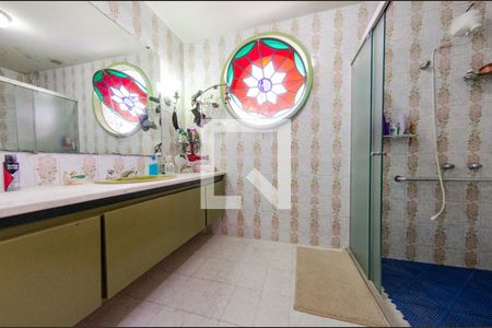 Casa à venda com 595m², 6 quartos e 4 vagasBanheiro 5