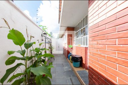 Casa à venda com 595m², 6 quartos e 4 vagasÁrea de serviço