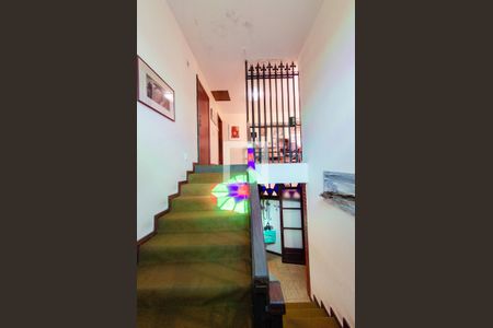 Casa à venda com 595m², 6 quartos e 4 vagasEscada