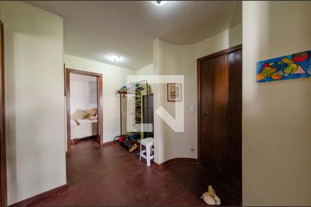 Casa à venda com 595m², 6 quartos e 4 vagasHall