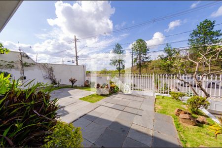 Casa à venda com 595m², 6 quartos e 4 vagasÁrea da frente