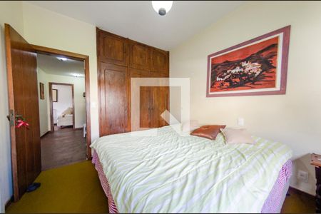 Casa à venda com 595m², 6 quartos e 4 vagasQuarto 2