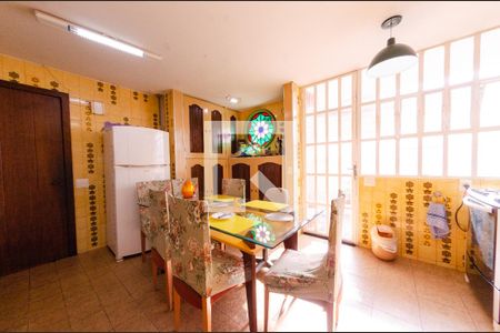 Casa à venda com 595m², 6 quartos e 4 vagasCozinha