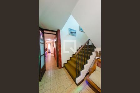 Casa à venda com 595m², 6 quartos e 4 vagasEscada