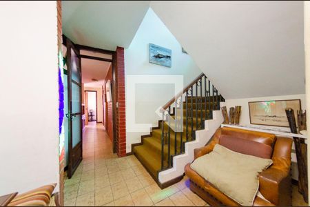 Casa à venda com 595m², 6 quartos e 4 vagasEscada