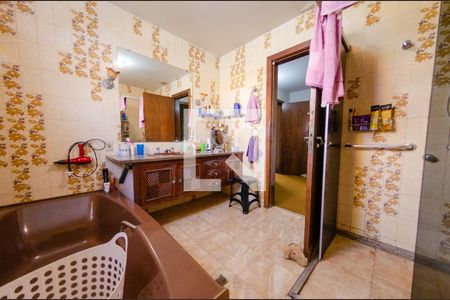 Casa à venda com 595m², 6 quartos e 4 vagasBanheiro 6