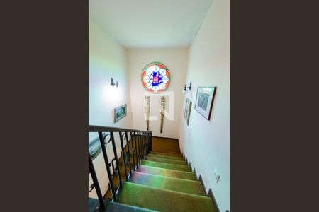 Casa à venda com 595m², 6 quartos e 4 vagasEscada