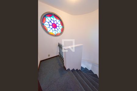 Casa à venda com 595m², 6 quartos e 4 vagasEscada 2