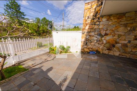 Casa à venda com 595m², 6 quartos e 4 vagasÁrea da frente