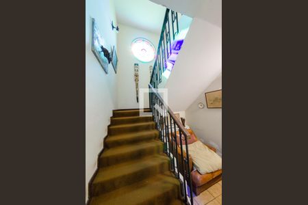 Casa à venda com 595m², 6 quartos e 4 vagasEscada