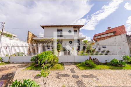 Casa à venda com 595m², 6 quartos e 4 vagasFachada