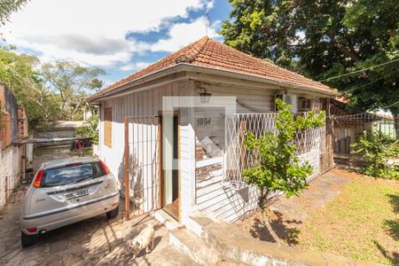 Casa à venda com 120m², 2 quartos e 2 vagas Casa à venda com 120m², 2 quartos e 2 vagasFachada