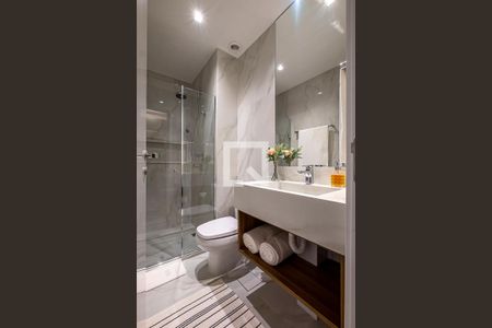 Banheiro de apartamento para alugar com 1 quarto, 31m² em Pinheiros, São Paulo