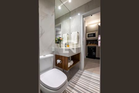 Banheiro de apartamento para alugar com 1 quarto, 31m² em Pinheiros, São Paulo