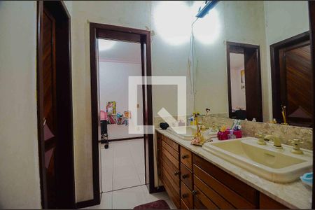 Casa à venda com 766m², 5 quartos e 8 vagas Casa à venda com 766m², 5 quartos e 8 vagasBanheiro da Suíte 2