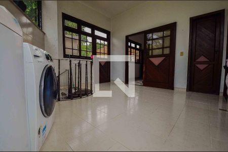 Casa à venda com 766m², 5 quartos e 8 vagas Casa à venda com 766m², 5 quartos e 8 vagasÁrea de Serviço