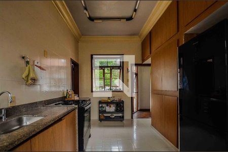 Casa à venda com 766m², 5 quartos e 8 vagas Casa à venda com 766m², 5 quartos e 8 vagasCozinha