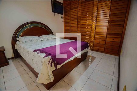 Casa à venda com 766m², 5 quartos e 8 vagas Casa à venda com 766m², 5 quartos e 8 vagasQuarto 4