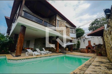 Casa à venda com 766m², 5 quartos e 8 vagas Casa à venda com 766m², 5 quartos e 8 vagasPiscina