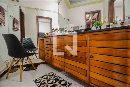 Casa à venda com 766m², 5 quartos e 8 vagas Casa à venda com 766m², 5 quartos e 8 vagasBanheiro da Suíte 1