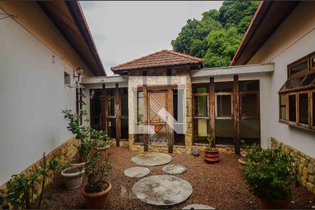 Casa à venda com 766m², 5 quartos e 8 vagas Casa à venda com 766m², 5 quartos e 8 vagasJardim de Inverno