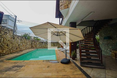 Casa à venda com 766m², 5 quartos e 8 vagas Casa à venda com 766m², 5 quartos e 8 vagasPiscina