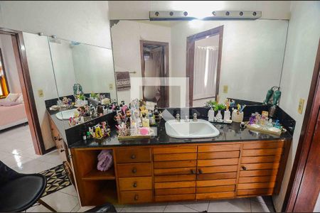 Casa à venda com 766m², 5 quartos e 8 vagas Casa à venda com 766m², 5 quartos e 8 vagasBanheiro da Suíte 1