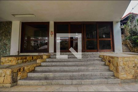 Casa à venda com 766m², 5 quartos e 8 vagas Casa à venda com 766m², 5 quartos e 8 vagasÁrea Externa