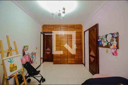 Casa à venda com 766m², 5 quartos e 8 vagas Casa à venda com 766m², 5 quartos e 8 vagasQuarto 2