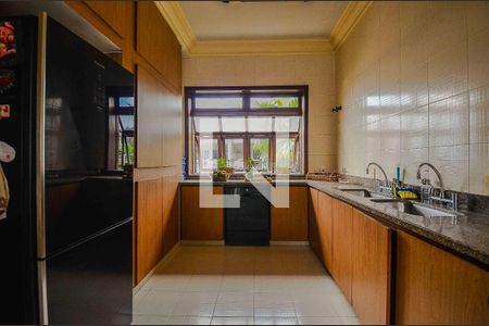 Casa à venda com 766m², 5 quartos e 8 vagas Casa à venda com 766m², 5 quartos e 8 vagasCozinha