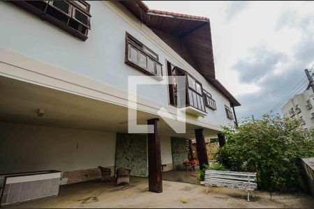 Casa à venda com 766m², 5 quartos e 8 vagas Casa à venda com 766m², 5 quartos e 8 vagasÁrea Externa