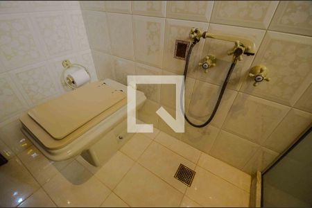 Casa à venda com 766m², 5 quartos e 8 vagas Casa à venda com 766m², 5 quartos e 8 vagasBanheiro da Suíte 2