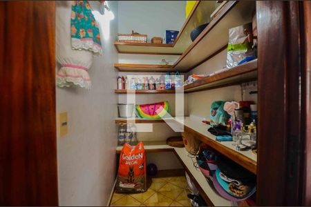 Casa à venda com 766m², 5 quartos e 8 vagas Casa à venda com 766m², 5 quartos e 8 vagasDispensa