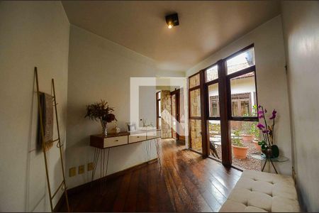 Corredor de casa à venda com 5 quartos, 766m² em Jardim Guanabara, Rio de Janeiro