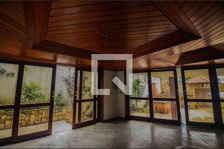 Casa à venda com 766m², 5 quartos e 8 vagas Casa à venda com 766m², 5 quartos e 8 vagasSalao de Festa