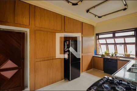 Casa à venda com 766m², 5 quartos e 8 vagas Casa à venda com 766m², 5 quartos e 8 vagasCozinha