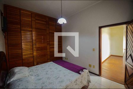 Casa à venda com 766m², 5 quartos e 8 vagas Casa à venda com 766m², 5 quartos e 8 vagasQuarto 4