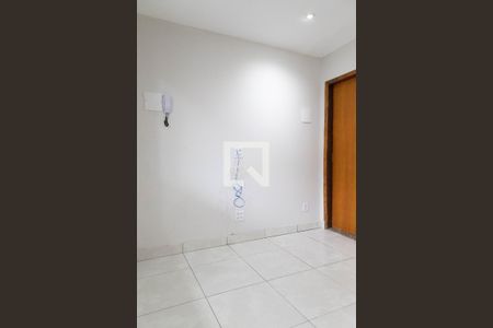 Sala de casa de condomínio para alugar com 2 quartos, 58m² em Recreio dos Bandeirantes, Rio de Janeiro