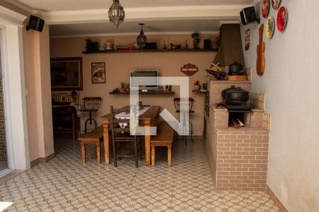 Casa à venda com 242m², 3 quartos e 3 vagas Casa à venda com 242m², 3 quartos e 3 vagasChurrasqueira