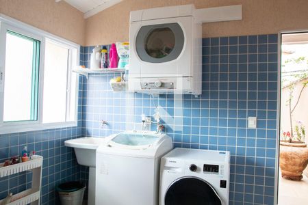 Casa à venda com 242m², 3 quartos e 3 vagas Casa à venda com 242m², 3 quartos e 3 vagasÁrea de Serviço