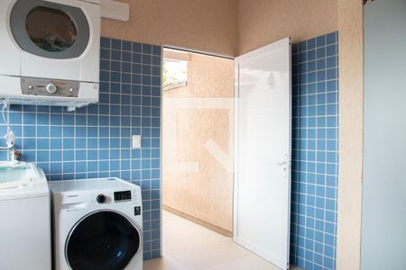 Casa à venda com 242m², 3 quartos e 3 vagas Casa à venda com 242m², 3 quartos e 3 vagasÁrea de Serviço