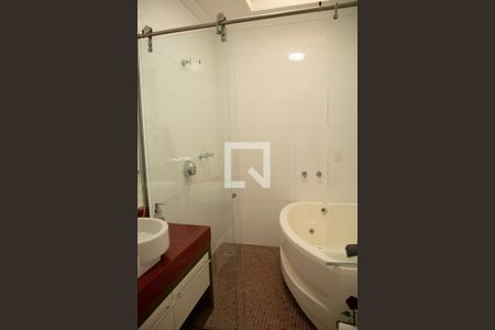 Casa à venda com 242m², 3 quartos e 3 vagas Casa à venda com 242m², 3 quartos e 3 vagasBanheiro do Quarto 1